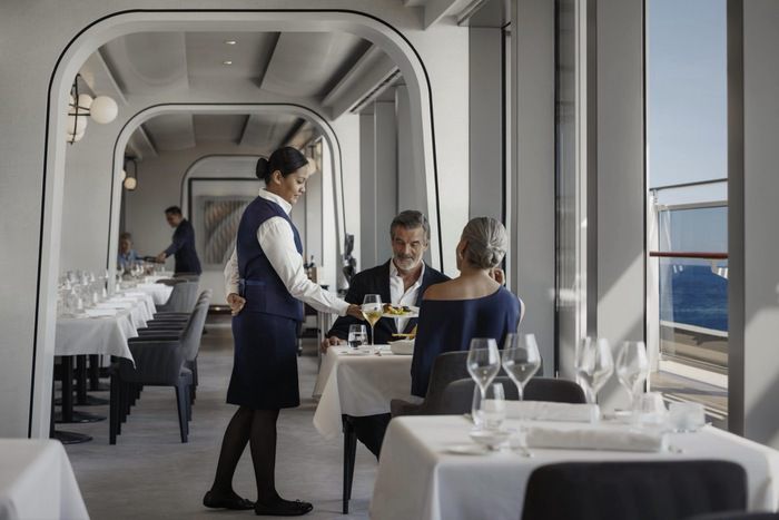 Restaurants, Bars & Cafés on EXPLORA IV